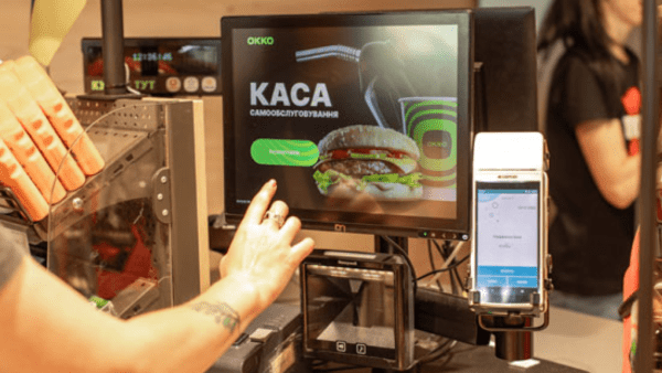 ОККО-встановила-двосторонні-каси-самообслуговування-у-своїх-комплексах
