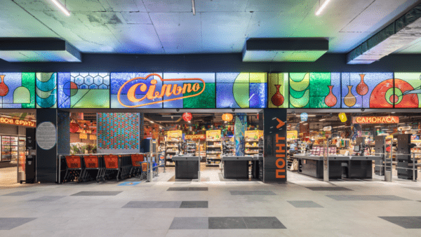 Сільпо-відкрив-перший-супермаркет-у-Яворові-на-Львівщині-у-стилі-гутництва-(фото)