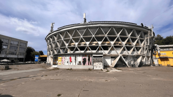 У-столиці-виставили-на-продаж-унікальний-ринок-шайбу-(фото)