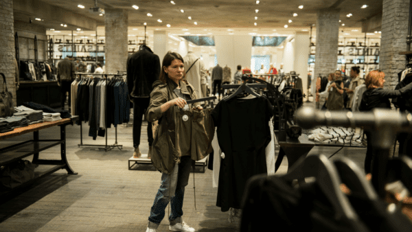 Падіння-доходів-та-зростання-середнього-чеку.-Як-і-на-що-українці-витрачали-гроші-у-2023-му