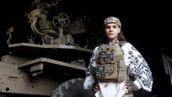 Український-бренд-Gaptuvalnya-створив-колекцію-благодійних-вишиванок-(2)