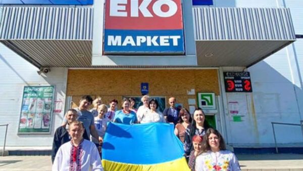 Як-у-прифронтових-містах-працівники-ЕКО-МАРКЕТ-зустріли-День-вишиванки