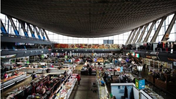 Компанія-Inzhur-продає-інвестиційні-сертифікати,-щоб-викупити-Житній-ринок