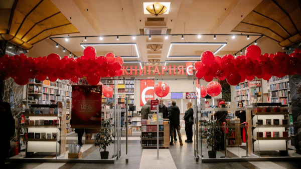 “Книгарня-Є”-відкрилася-на-Центральному-залізничному-вокзалі-Києва-(фото)-(2)