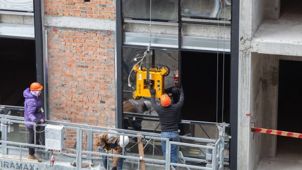 Як-змінилася-частка-імпортних-будматеріалів-на-майданчиках-українських-девелоперів