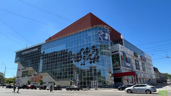 Приозерний