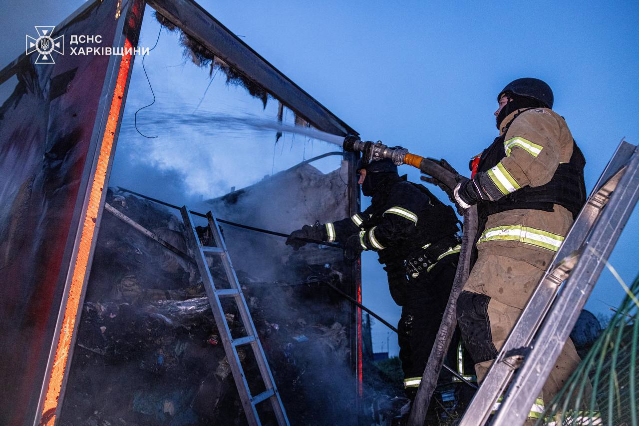 Ворог вчергове вдарив по “Новій пошті”: зруйновано термінал на Харківщині (фото) 3 nova poshta 3 | 2