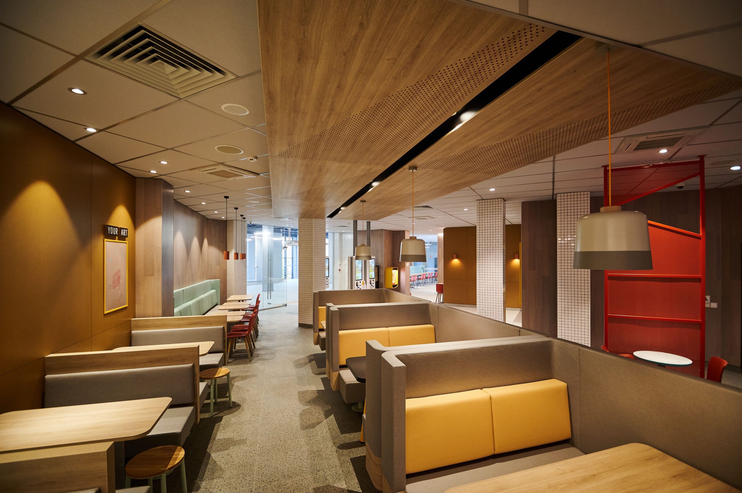 McDonald's відкрив новий ресторан на території Київського зоопарку (фото) 4 3 2 1 scaled | 3