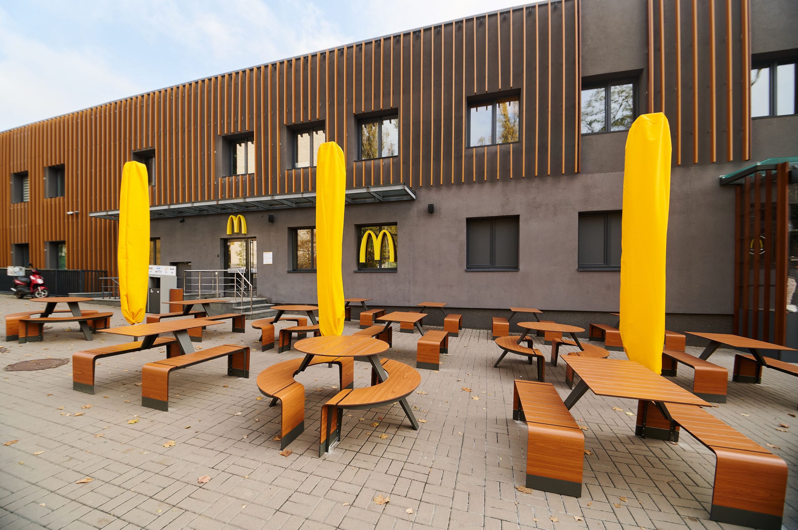 McDonald's відкрив новий ресторан на території Київського зоопарку (фото) 2 4 1 1 scaled | 1