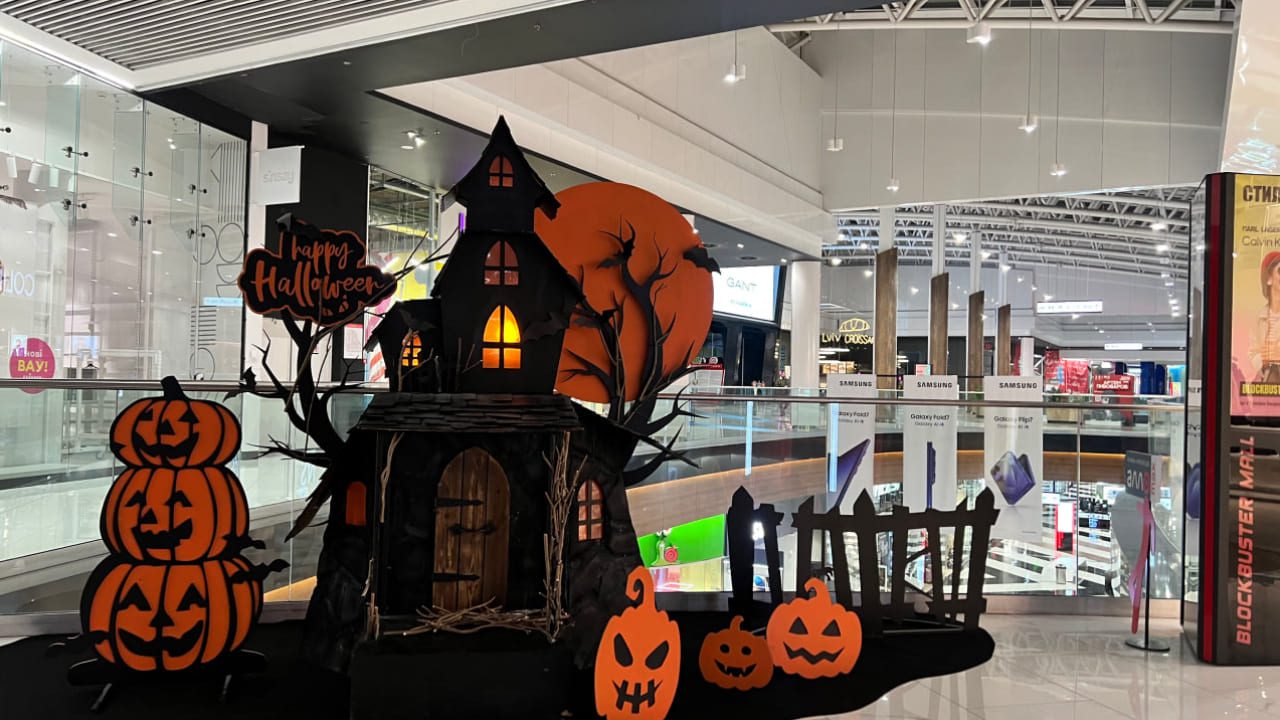 Геловін 2025: "страшно красиві" фотозони та атмосфера свята в українських ТРЦ (фото, відео) 8 blokbaster | 7