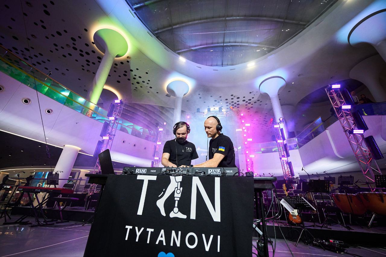 ТРЦ Respublika Park відсвяткував 4-річчя з The Rock Symphony Orchestra та передав 1,25 млн грн на допомогу ветеранам 4 img 4032 | 3