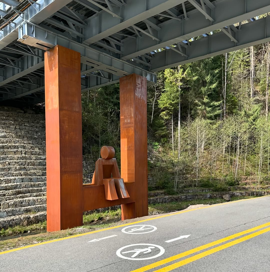 Український скульптор Євген Примаченко створив для UCSC MRKTNG AWARDS авторські нагороди (відео) 3 skulptura 2 | 2