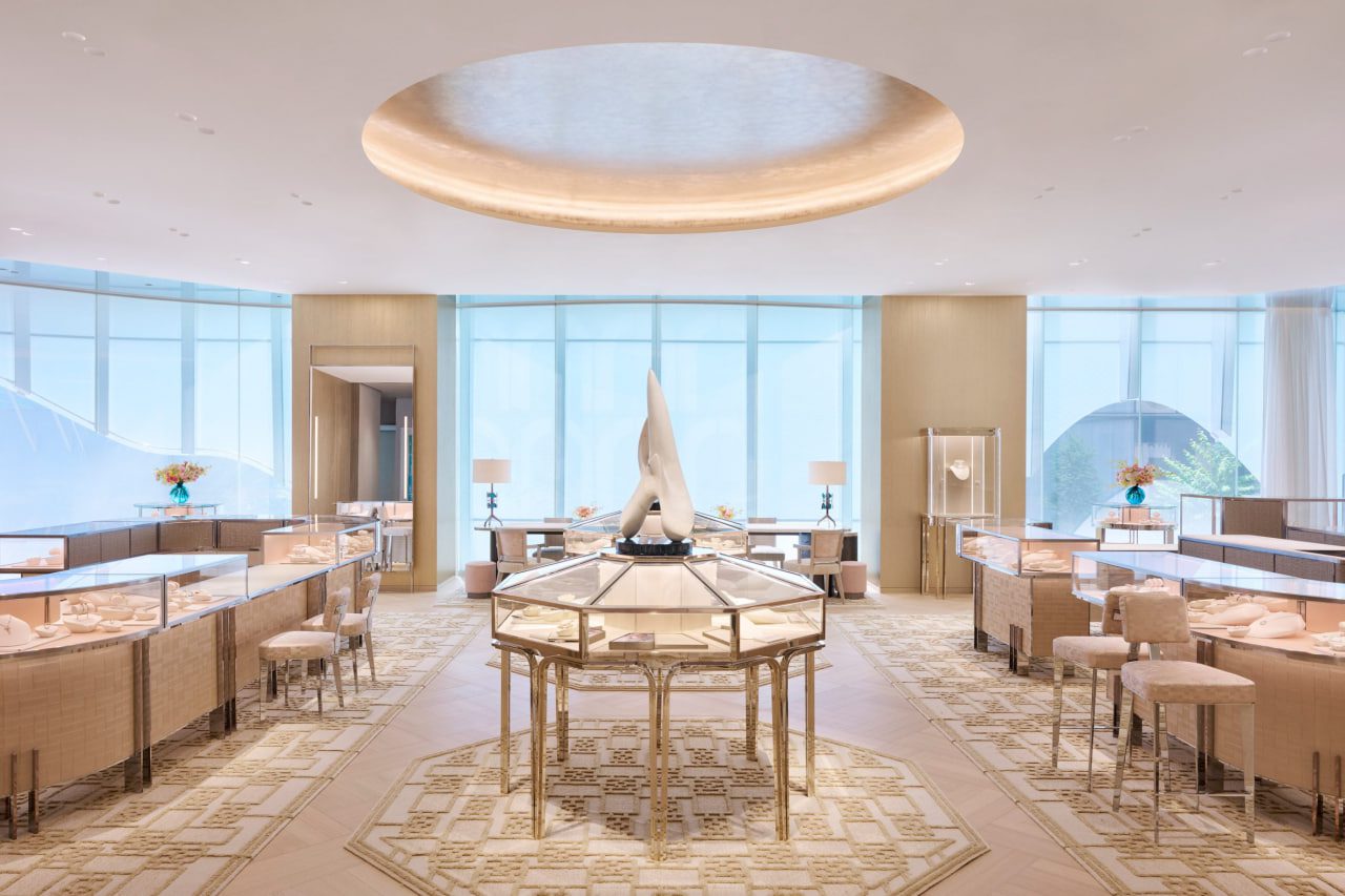 Tiffany відкрив у Токіо флагман з вигнутими скляними панелями (фото) 6 tiffany 5 | 4