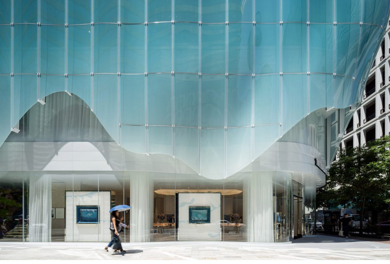 Tiffany відкрив у Токіо флагман з вигнутими скляними панелями (фото) 2 Tiffany