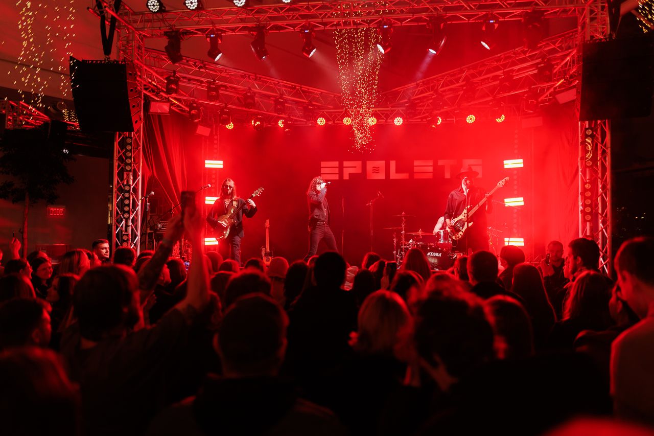 B-Mall Fest 2025 відбувся: тисячі відвідувачів, топові артисти та благодійні ініціативи у найбільшому ТРЦ країни — Blockbuster Mall 5 Epolets