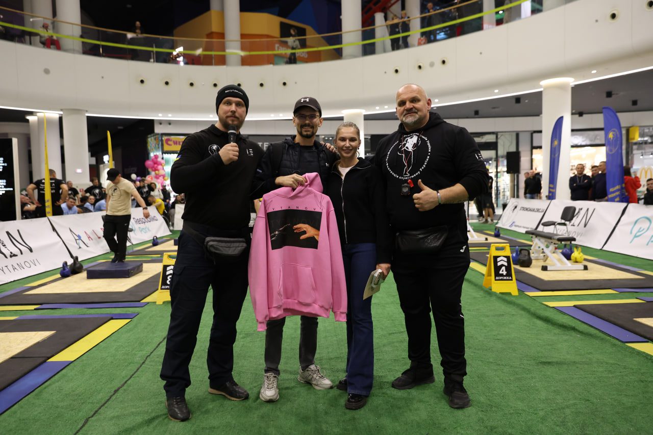 У ТРЦ Respublika Park відбувся комплексний інклюзивний захід "Звитяга Нескорених" для ветеранів війни 2 photo 2025 12 01 16 17 55 | 1