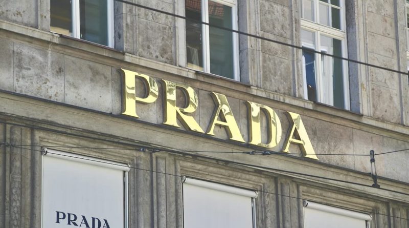 Prada розірвала контракти з понад 200 постачальниками після аудиту 1 Prada