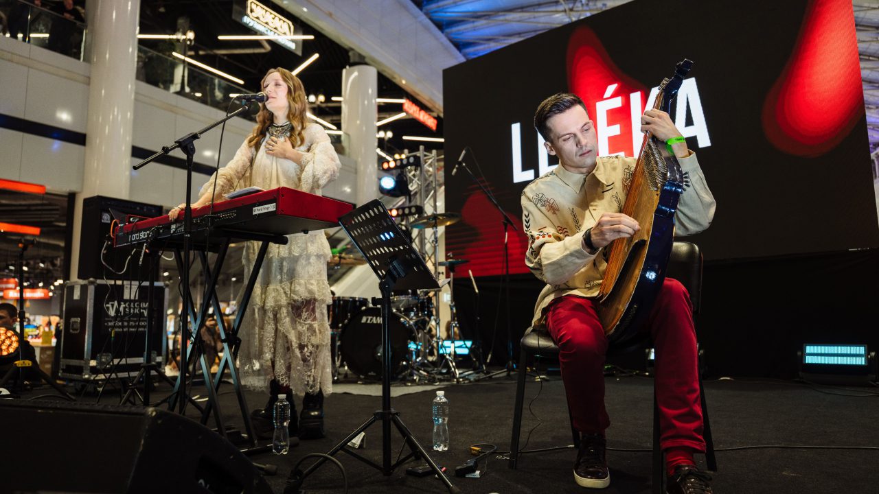 День закоханих у Lavina: актори "Тихої Нави", переможниця Нацвідбору на Євробачення, зізнання на екранах і виступ POSITIFF 2 лелека