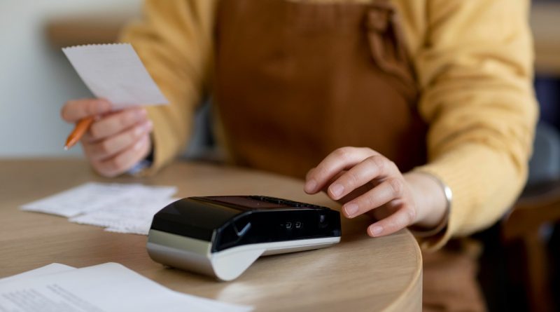 Податкова викрила 10 відомих торговельних мереж на ухиленні від податків 1 мереж-(2)