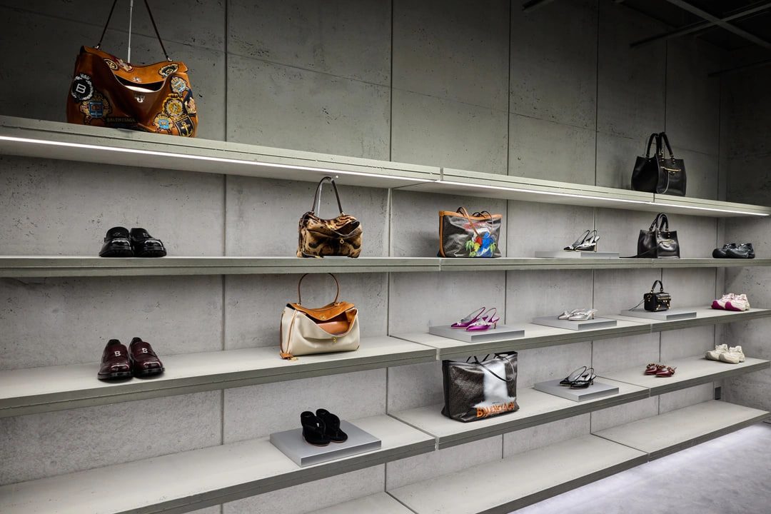 Balenciaga оновив свій флагман у Китаї в концепції “Сирої архітектури” (фото) 3 balenciaga 1 | 2