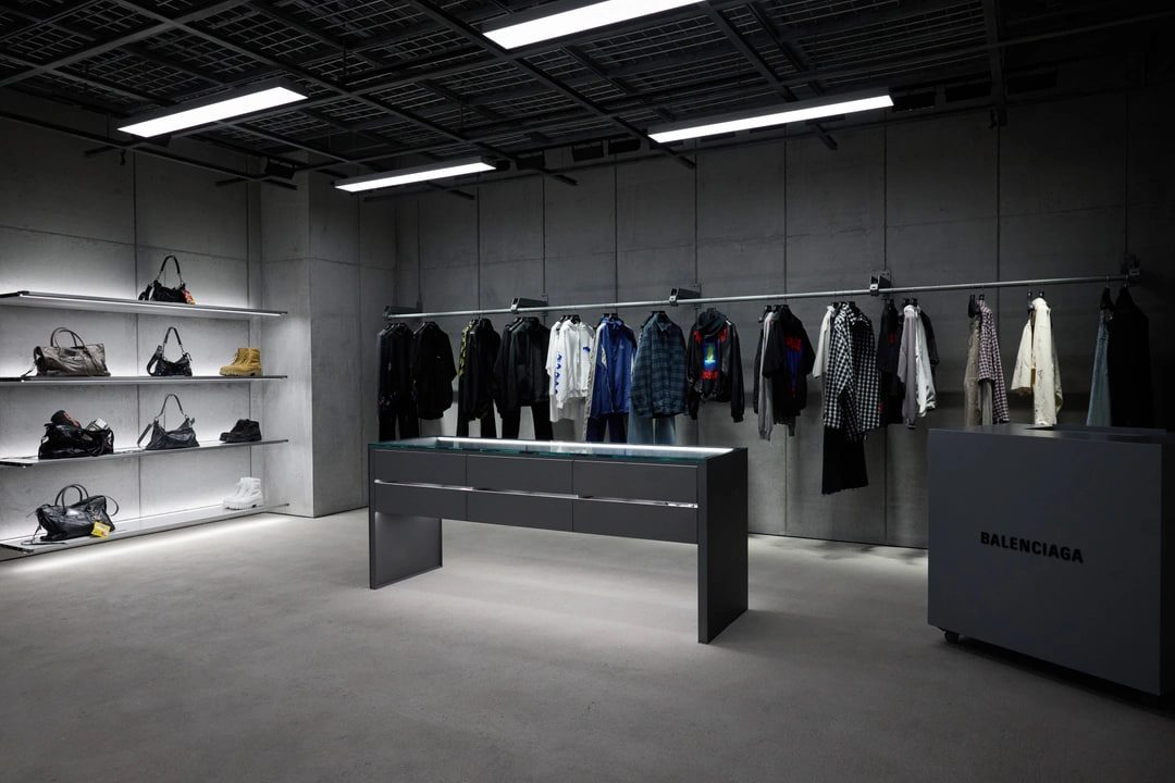 Balenciaga оновив свій флагман у Китаї в концепції “Сирої архітектури” (фото) 2 balenciaga | 1