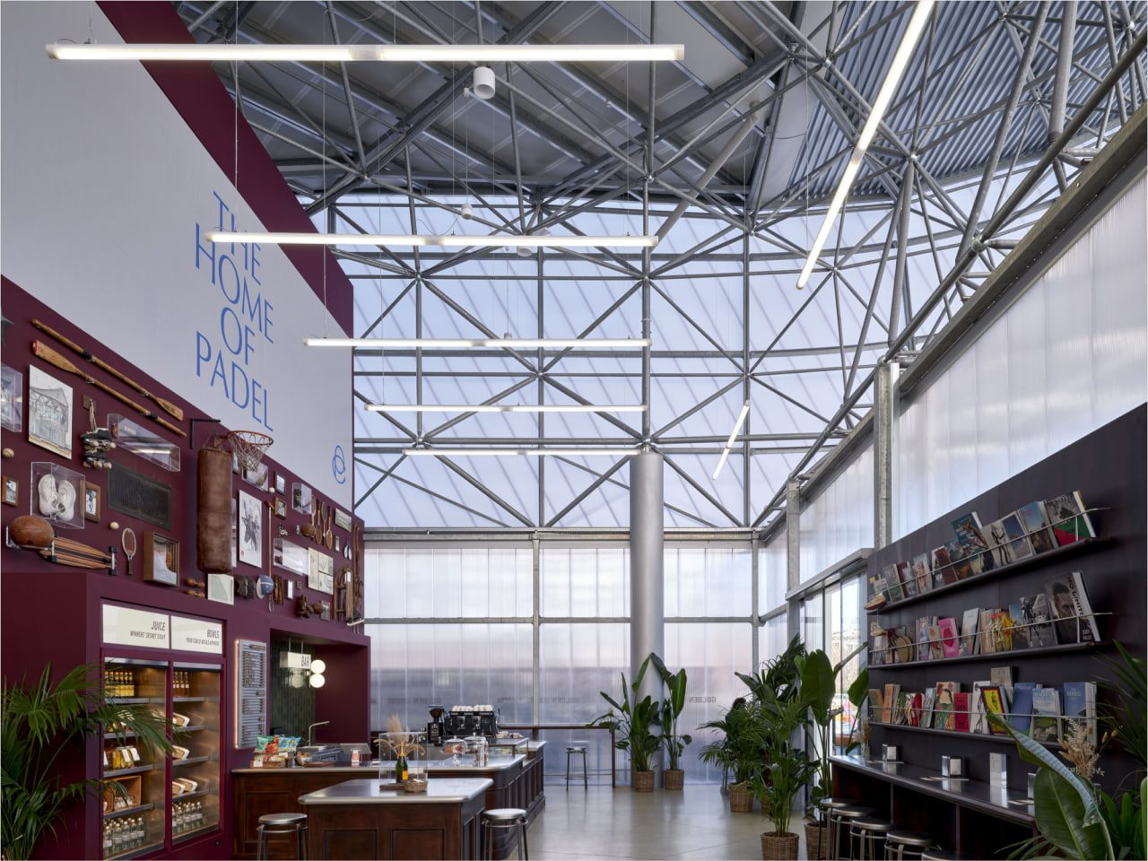 З кортами, кафе і магазином: Golden Goose відкрив великий простір у Мілані (фото) 5 golden goose 2 | 4