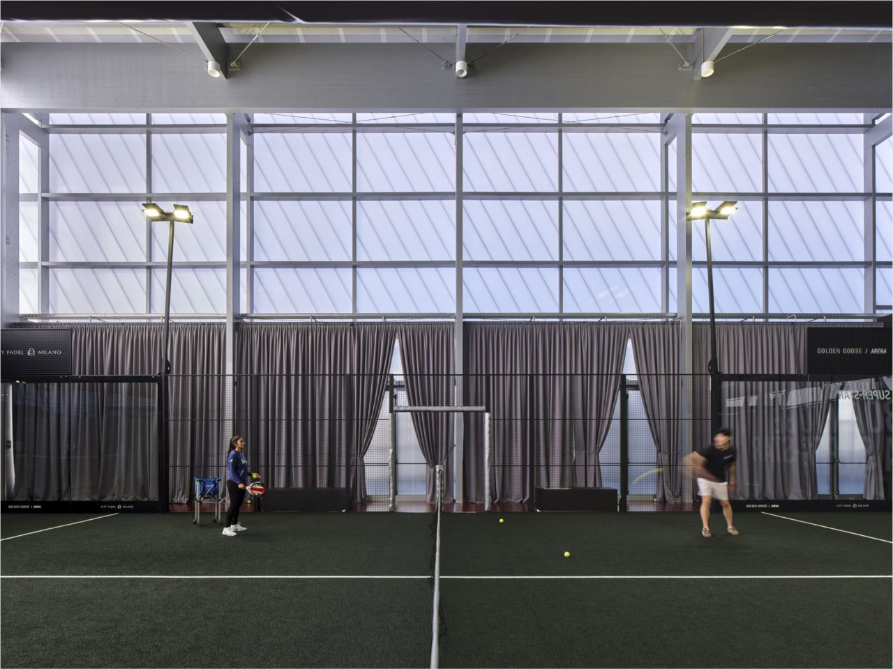 З кортами, кафе і магазином: Golden Goose відкрив великий простір у Мілані (фото) 4 golden goose 3 | 3