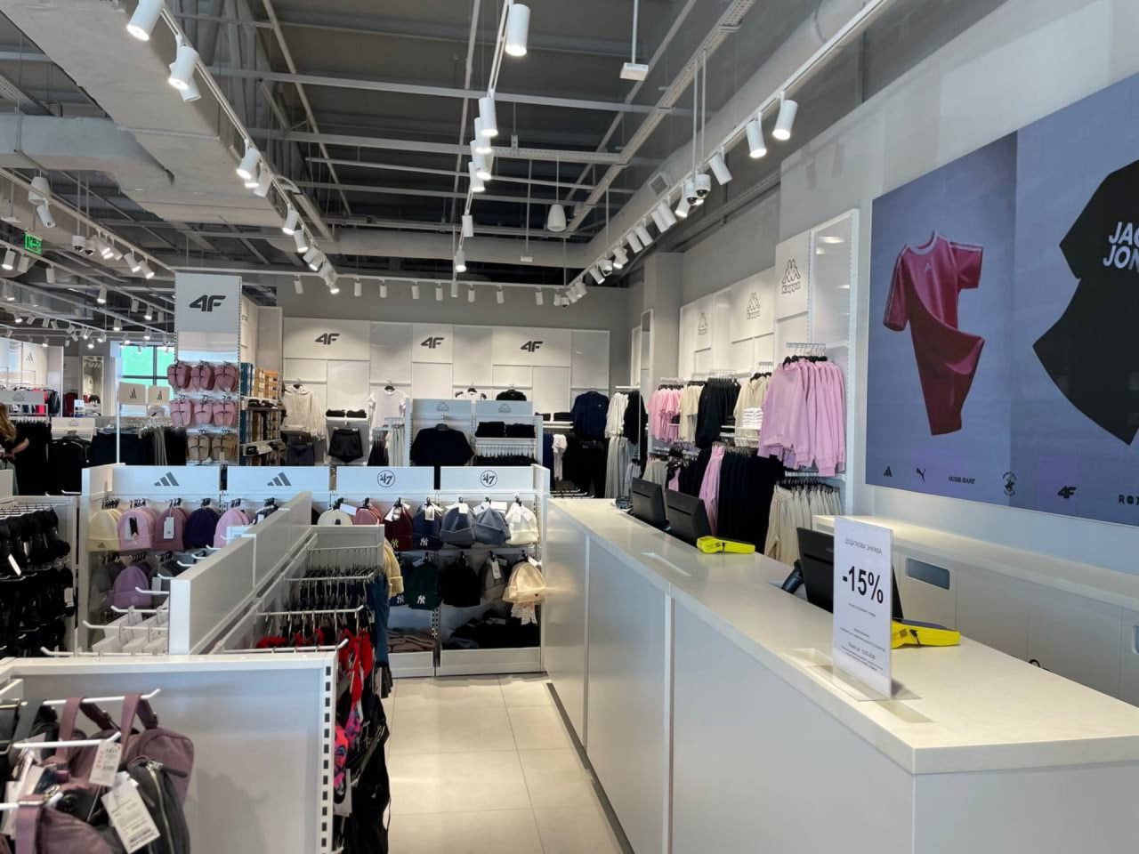 У Мукачеві відкрився перший на Закарпатті магазин WorldBox (фото) 3 worldbox 3 | 2