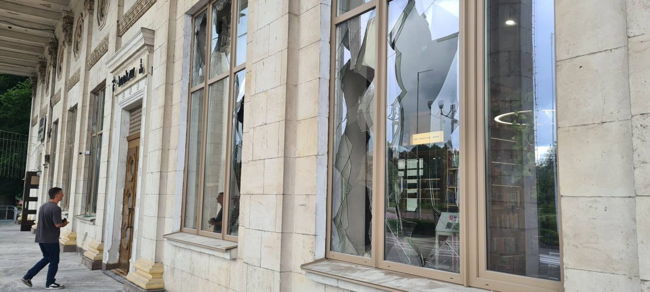 NOVUS, ilMolino, Book.ua: столичний бізнес постраждав через ворожу атаку (фото, відео) 2 novus 4 | 1